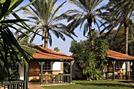 בתי נורית - בקתות למשפ