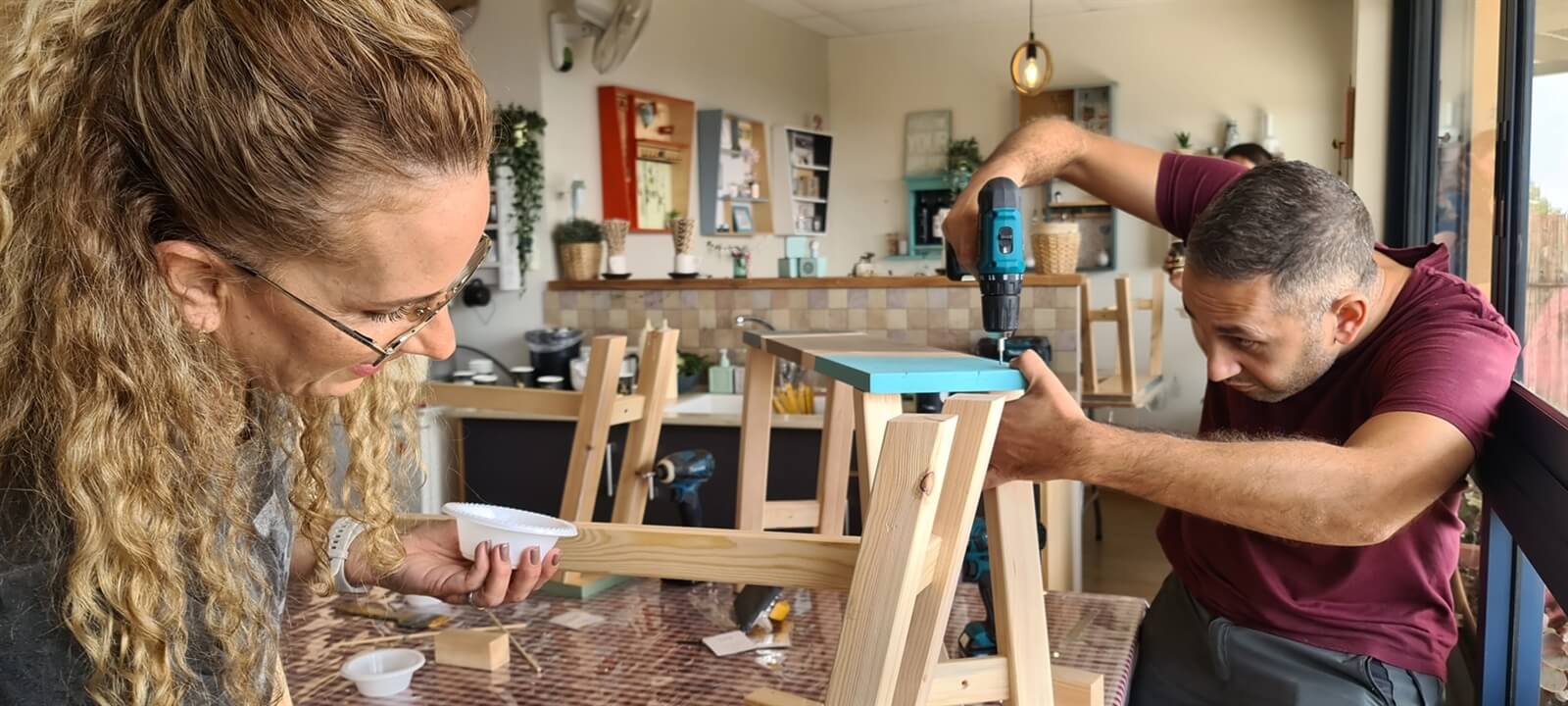 בריבוע סדנאות נגרות מול הנוף