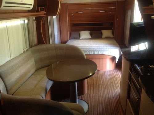 קרוואן על הנחל