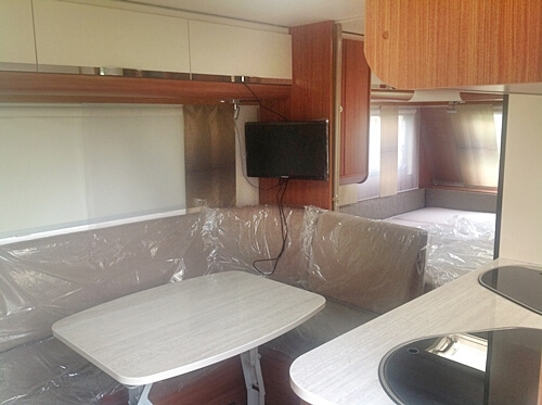 קרוואן על הנחל