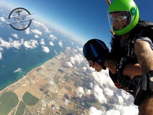 הצנחניה שמרת - צניחה חופשית