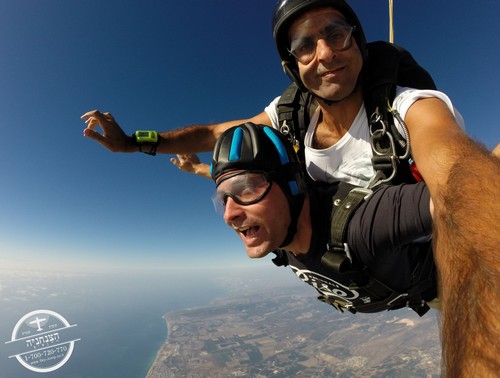 הצנחניה שמרת - צניחה חופשית