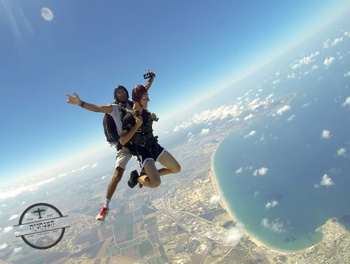הצנחניה שמרת - צניחה חופשית