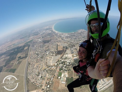 הצנחניה שמרת - צניחה חופשית