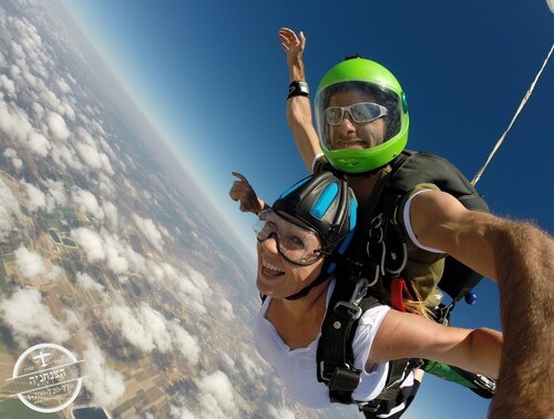 הצנחניה שמרת - צניחה חופשית