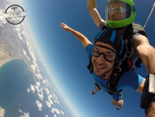הצנחניה שמרת - צניחה חופשית