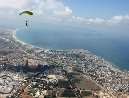 הצנחניה שמרת - צניחה חופשית