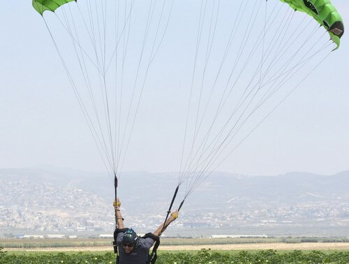 הצנחניה שמרת - צניחה חופשית