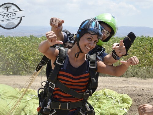 הצנחניה שמרת - צניחה חופשית
