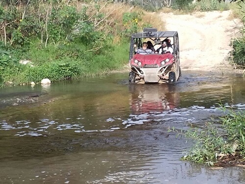 בעקבות השטח