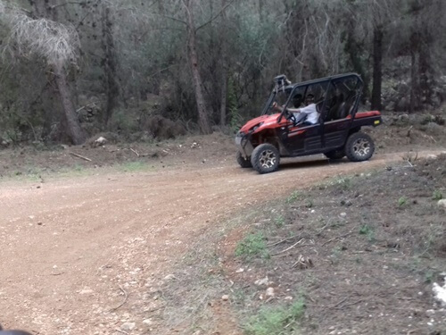 בעקבות השטח