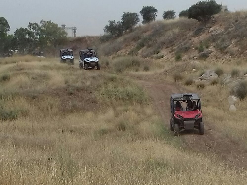 בעקבות השטח