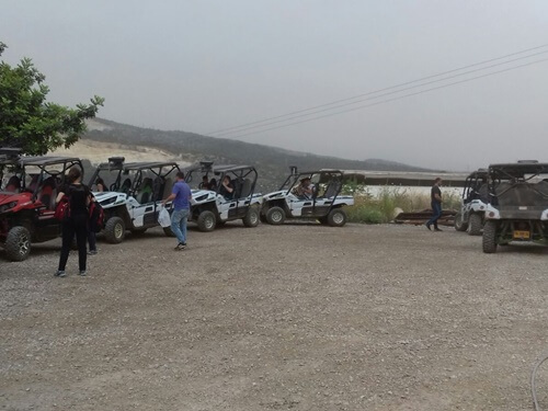 בעקבות השטח