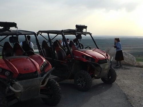 בעקבות השטח