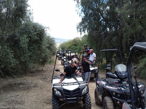 בעקבות השטח