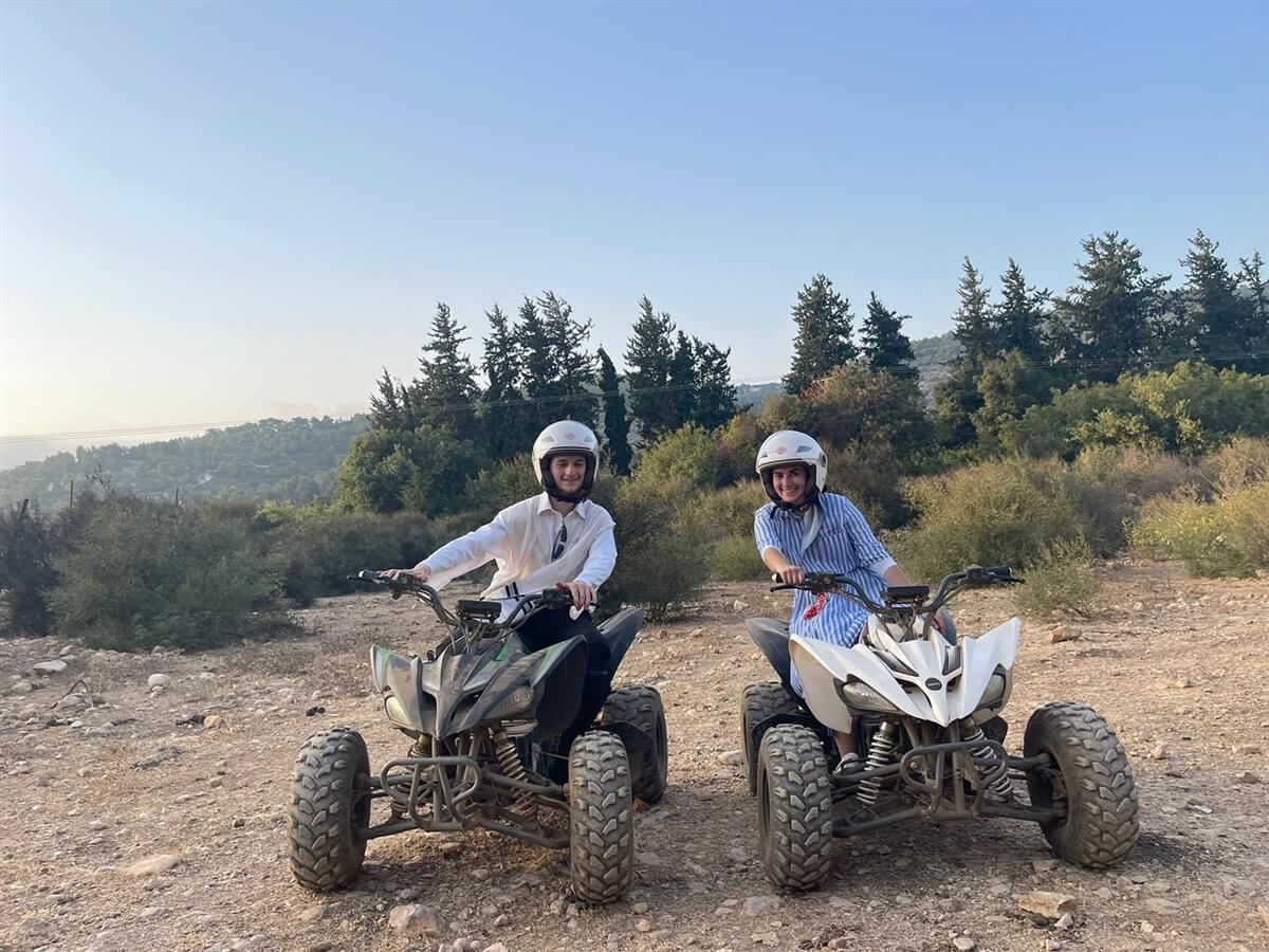 טרקטורונים בין הנחלים