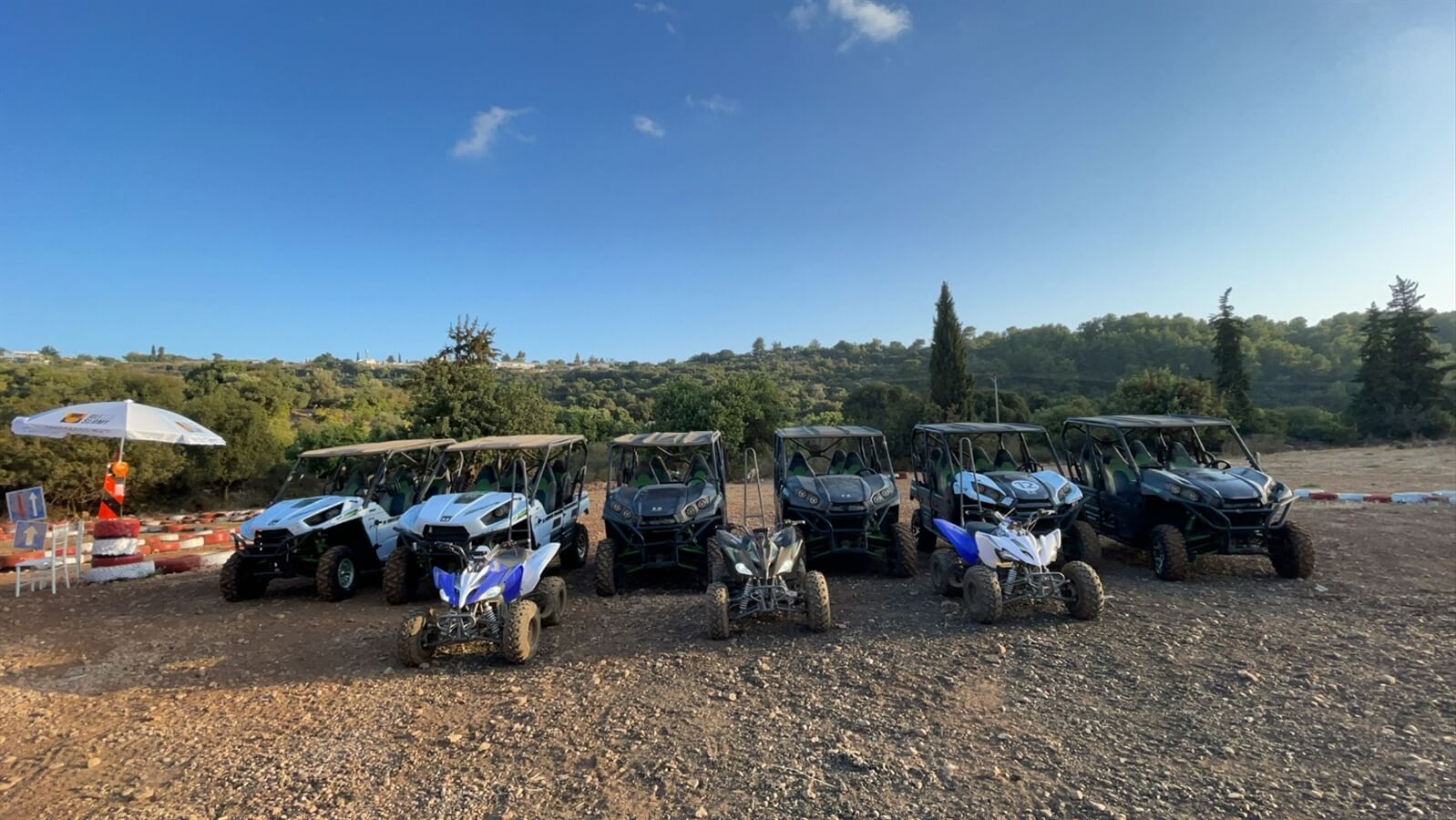 טרקטורונים בין הנחלים