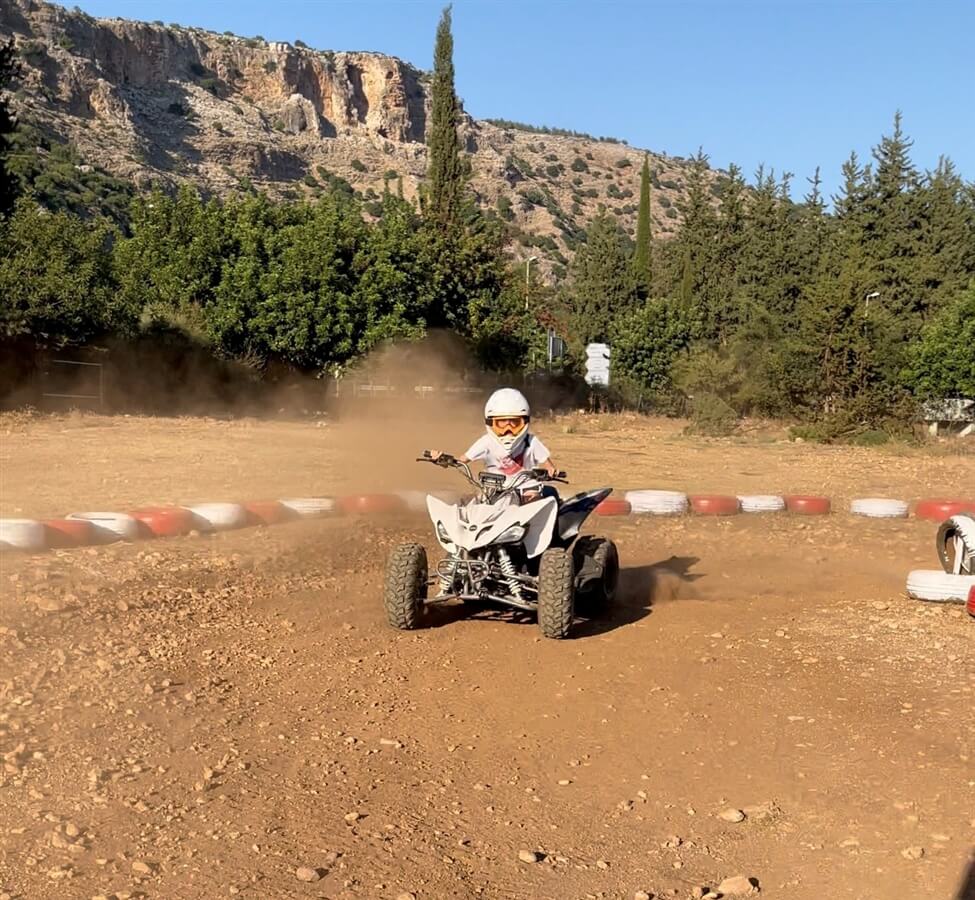 טרקטורונים בין הנחלים