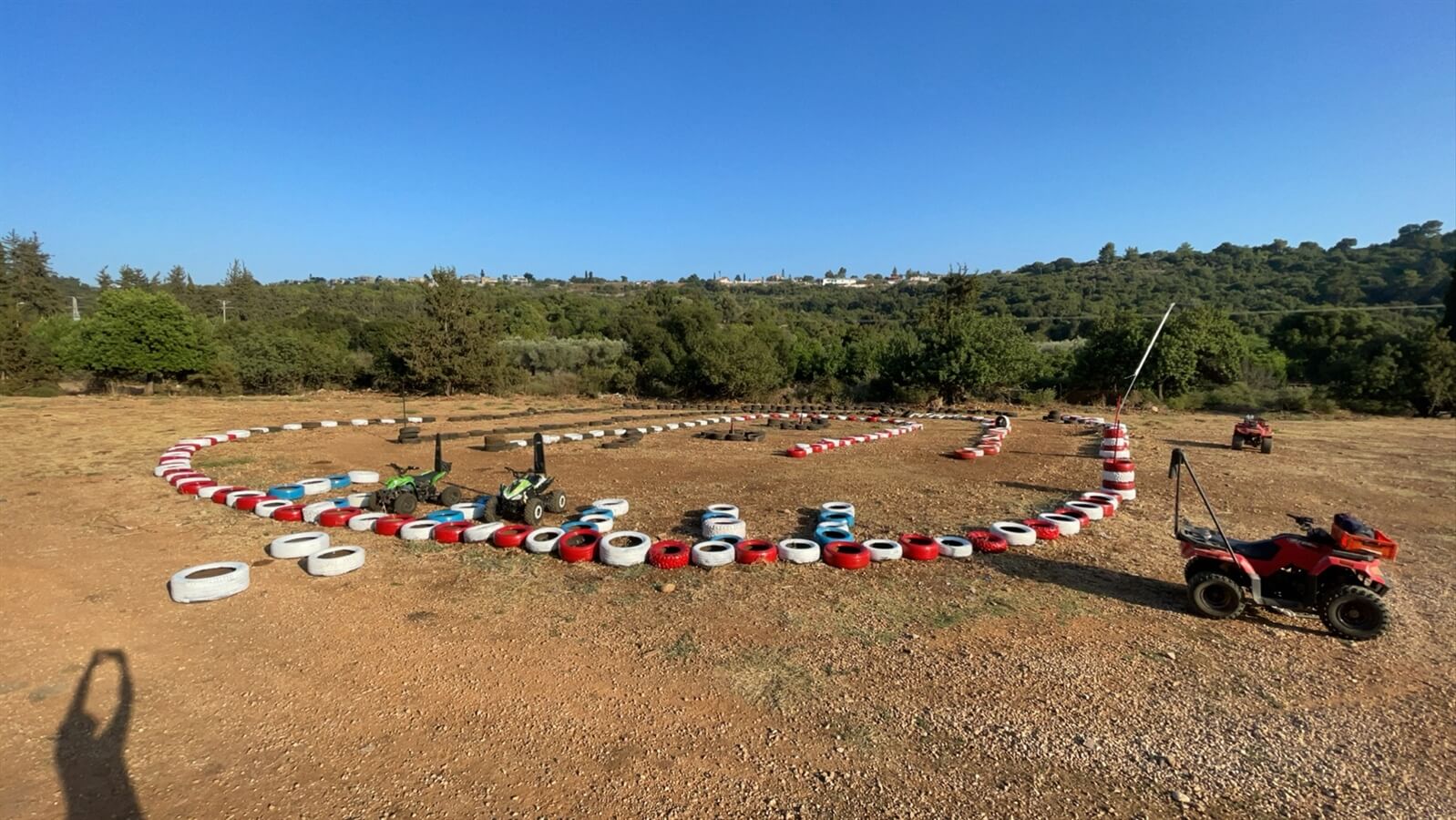טרקטורונים בין הנחלים