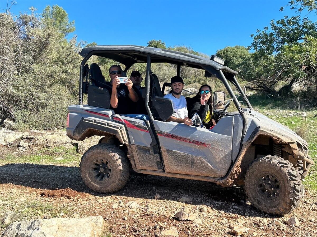 ארי אקסטרים טיולי טרקטורונים ורייזרים