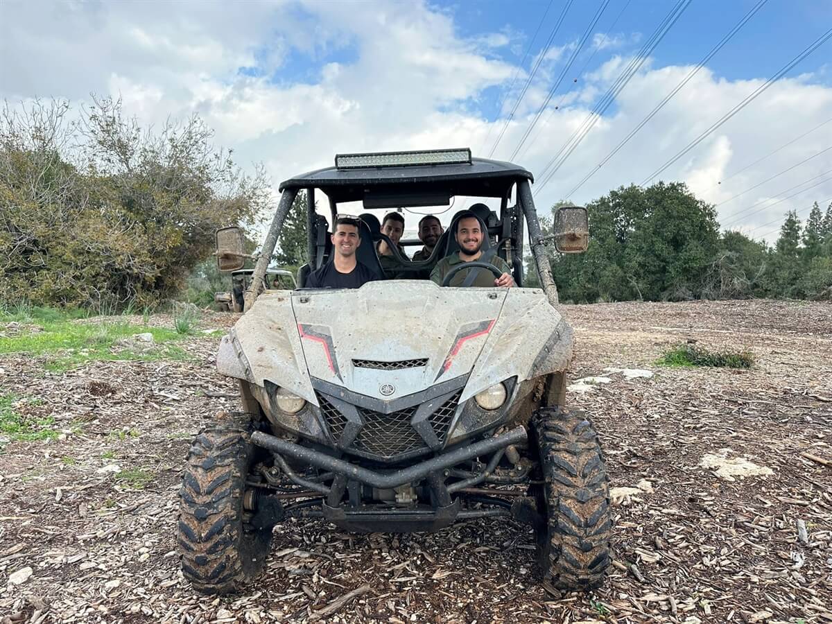 ארי אקסטרים טיולי טרקטורונים ורייזרים
