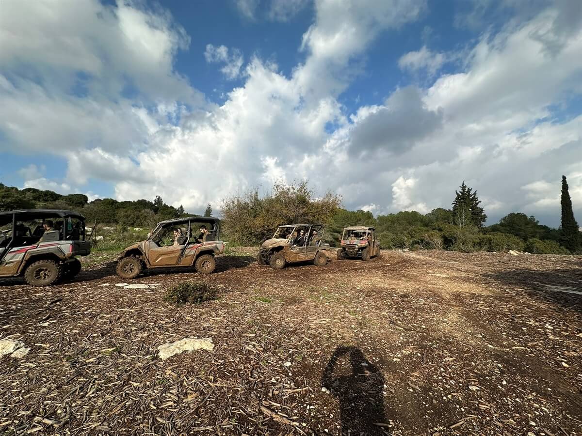 ארי אקסטרים טיולי טרקטורונים ורייזרים