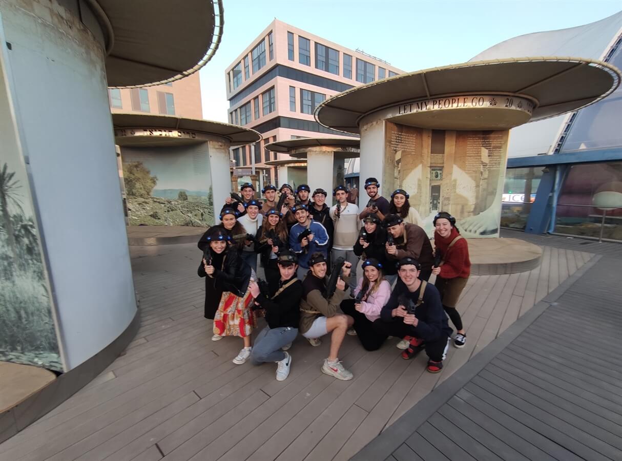 אלפא טים - Alpha Team