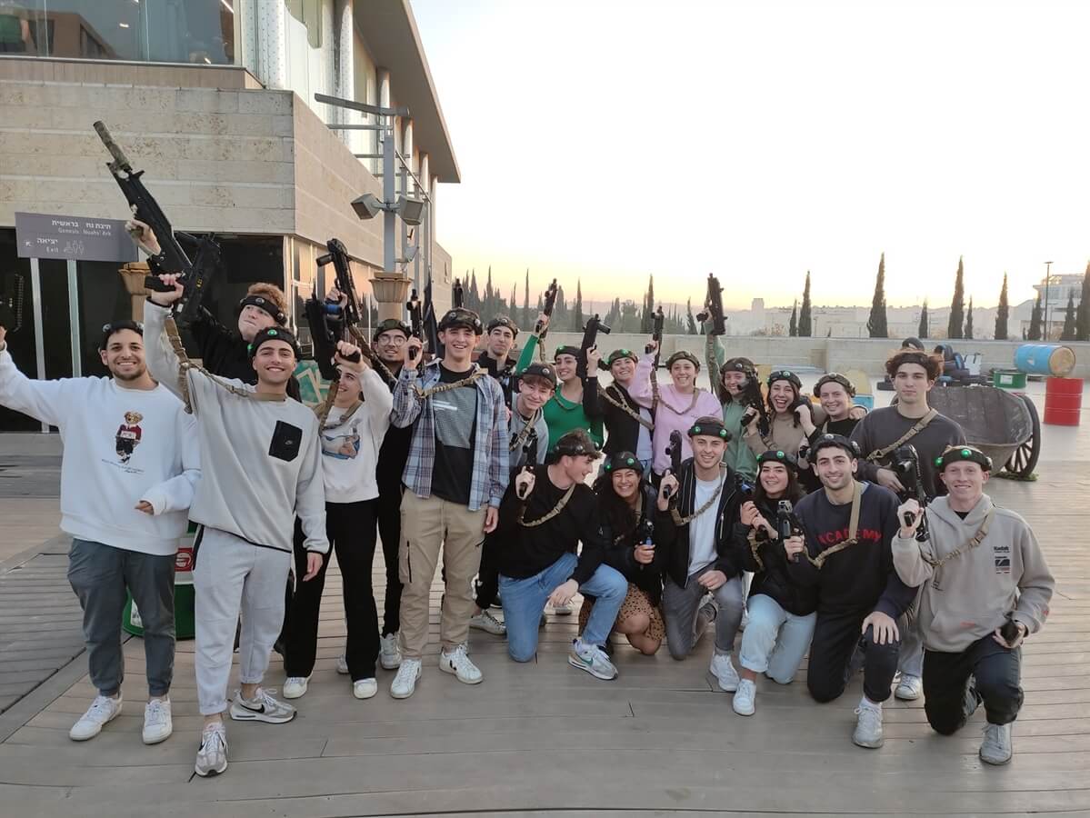 אלפא טים - Alpha Team