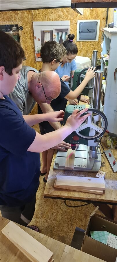 בריבוע סדנאות נגרות מול הנוף