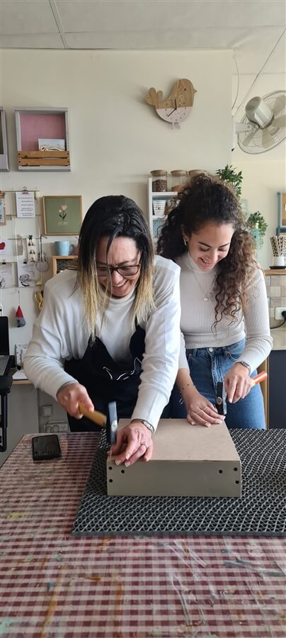 בריבוע סדנאות נגרות מול הנוף