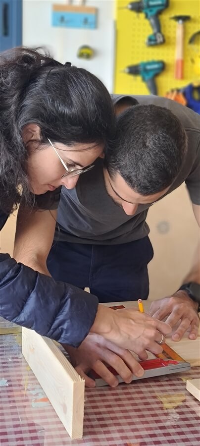 בריבוע סדנאות נגרות מול הנוף