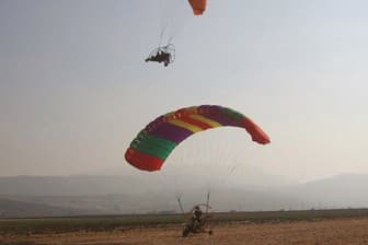 תמונה של אקסטרים באוויר