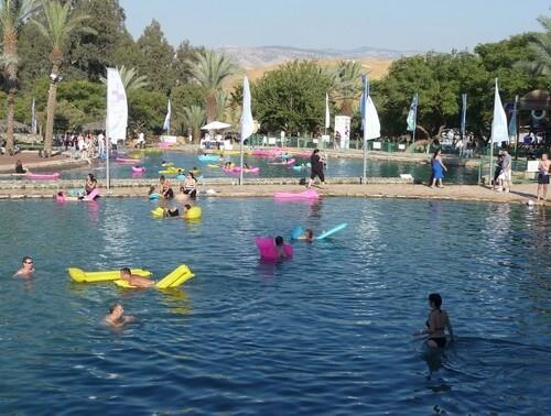 אפשר גם לישון בשטח, גני חוגה