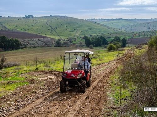 בשבילי התבור