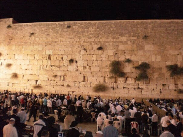 סיורי סליחות בכותל. צילום: נופר חביב