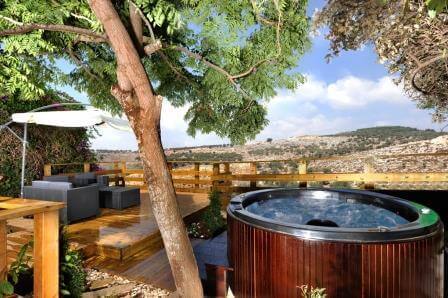 בסגנון אורבני: חופשה זוגית בטבע