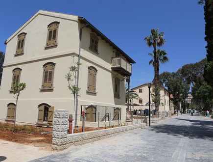 סיורים במתחם שרונה