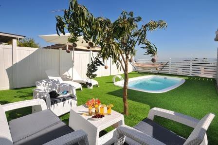 בריכה פרטית לכל סוויטה