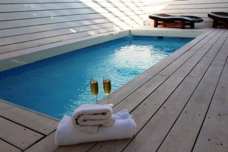 בריכת שחיה מגודרת ואינטימית, בתמונה: פסגות החן