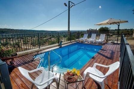 מתחם אירוח הטובל בסביבה ירוקה 