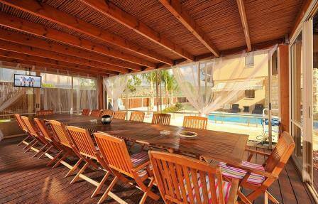 שולחן אוכל מרווח