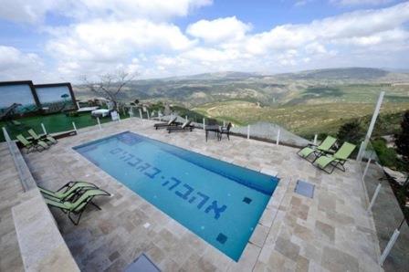 במיקום גבוה ושקט (צילום אלברט אדוט)