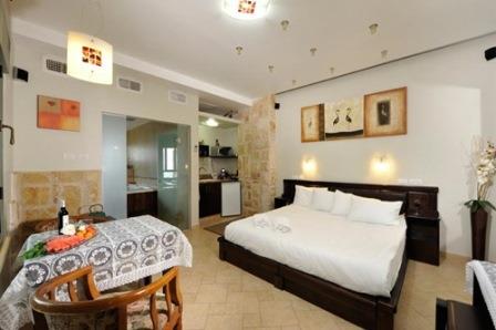 אין סיבה לצאת מהחדר, אהבה בגבהים (צילום אלברט אדוט)