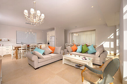 מרווח ומעוצב בקווים מרגיעים   