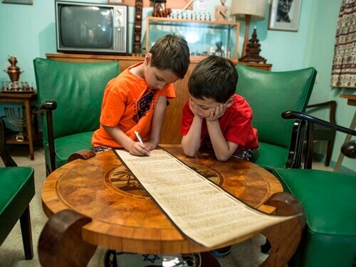 חותמים על מגילת העצמאות בצריף בן גוריון. צילום: חנן אפשטיין