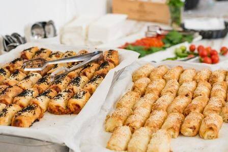 אוכל שמחמם את הלב, בתמונה: ארוחת 16:00 בנופי הבשן