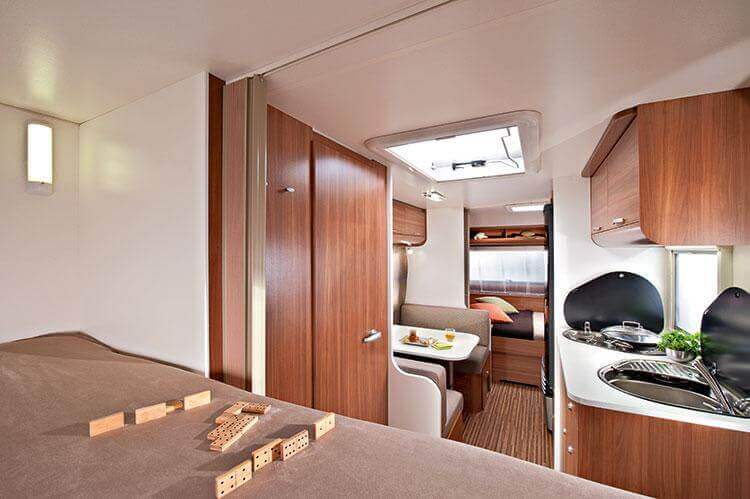 מבט מבפנים,קרוואן על הנחל