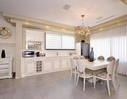 המטבח המאובזר באחת הוילות