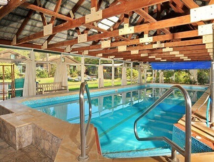 בריכת בשחייה המקורה כל השנה