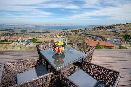 הכנרת פרוסה לפניכם, צילום אלברט אדוט